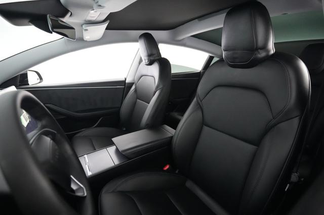 2025 Tesla Model 3 — photo 3 of 21