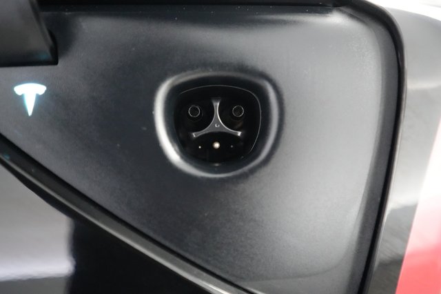 2025 Tesla Model 3 — photo 8 of 21