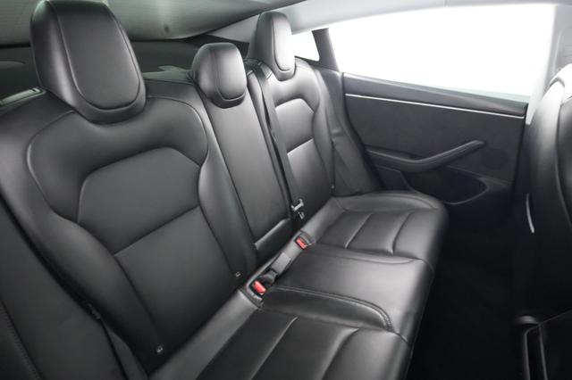 2025 Tesla Model 3 — photo 4 of 21