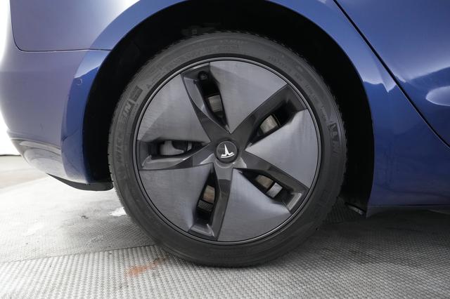 2019 Tesla Model 3 — photo 7 of 21
