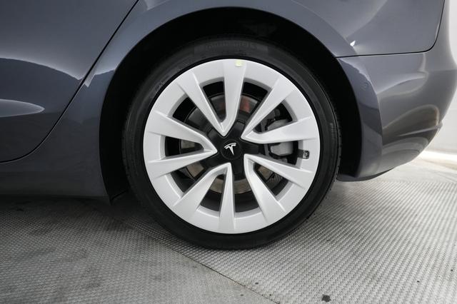 2022 Tesla Model 3 — photo 7 of 21