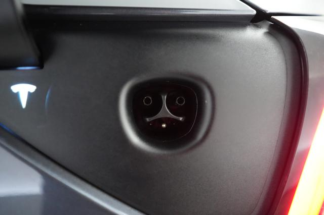 2022 Tesla Model 3 — photo 8 of 21