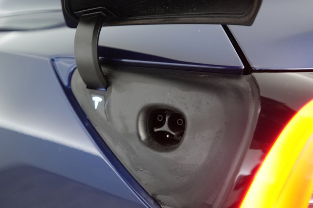 2023 Tesla Model 3 — photo 8 of 22