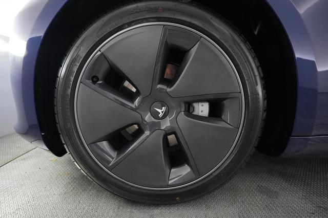 2023 Tesla Model 3 — photo 7 of 22