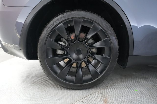 2023 Tesla Model Y — photo 17 of 21
