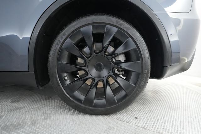 2023 Tesla Model Y — photo 7 of 21