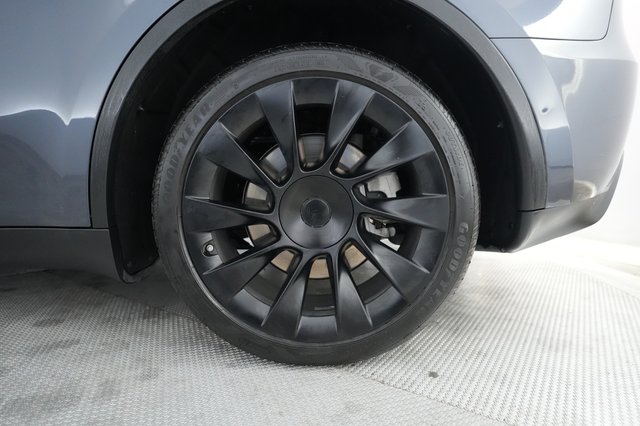 2023 Tesla Model Y — photo 7 of 21