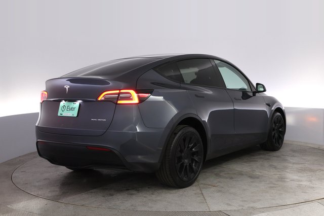 2023 Tesla Model Y — photo 2 of 21