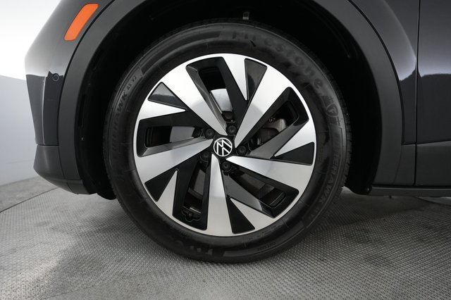 2023 Volkswagen ID.4 — photo 15 of 20