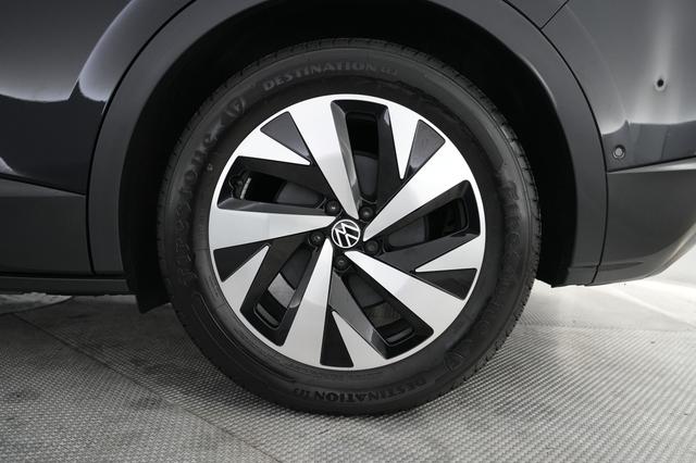 2023 Volkswagen ID.4 — photo 7 of 20