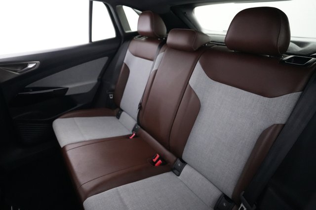 2023 Volkswagen ID.4 — photo 19 of 20