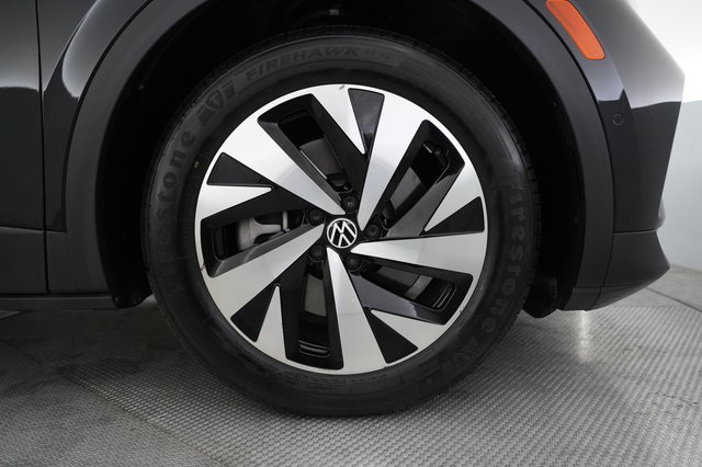 2023 Volkswagen ID.4 — photo 16 of 20