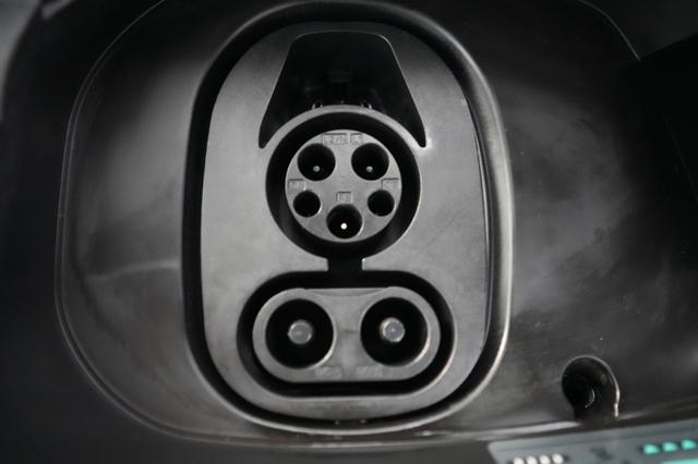 2023 Volkswagen ID.4 — photo 8 of 20