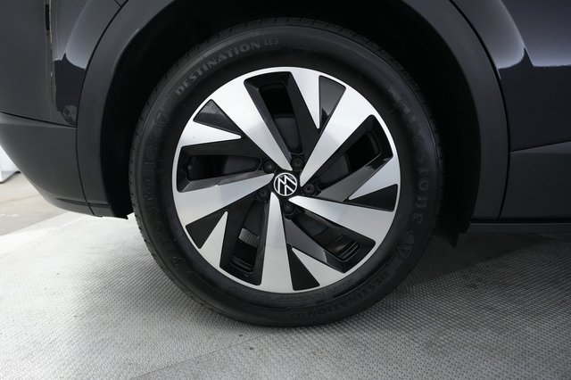 2023 Volkswagen ID.4 — photo 17 of 20
