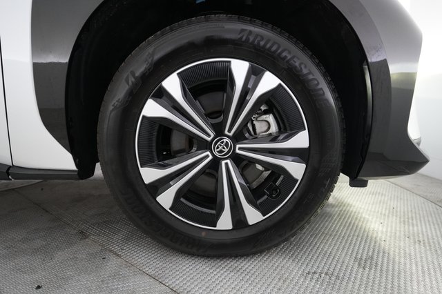 2025 Toyota bZ4X — photo 16 of 20