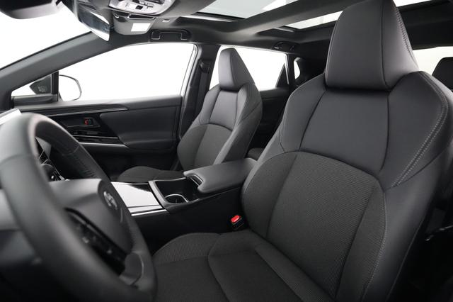 2025 Toyota bZ4X — photo 3 of 20