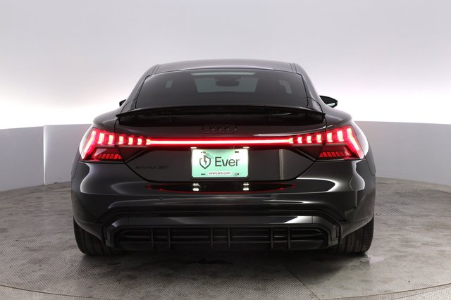 2022 Audi e-tron GT — photo 12 of 21