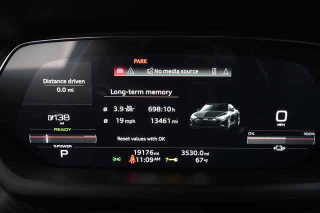 2022 Audi e-tron GT — photo 5 of 21