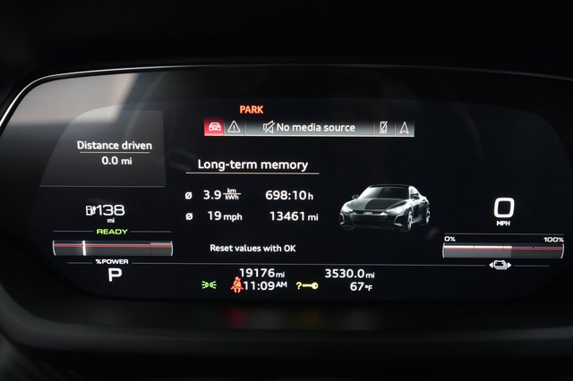 2022 Audi e-tron GT — photo 5 of 21