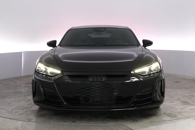 2022 Audi e-tron GT — photo 9 of 21