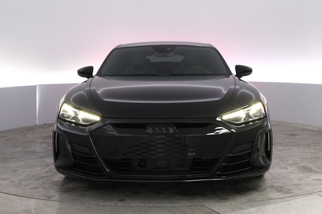 2022 Audi e-tron GT — photo 9 of 21