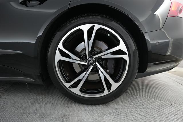 2022 Audi e-tron GT — photo 7 of 21