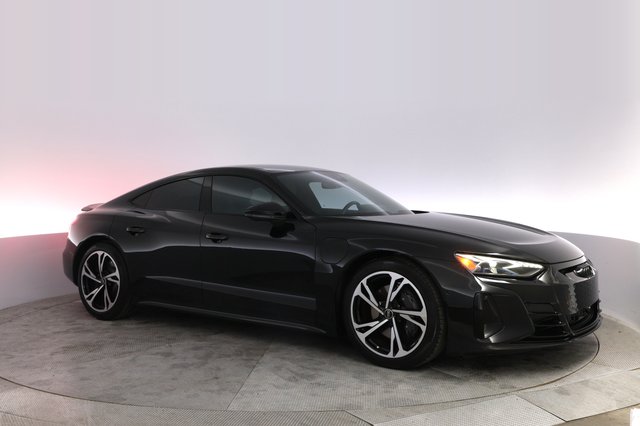 2022 Audi e-tron GT — photo 11 of 21