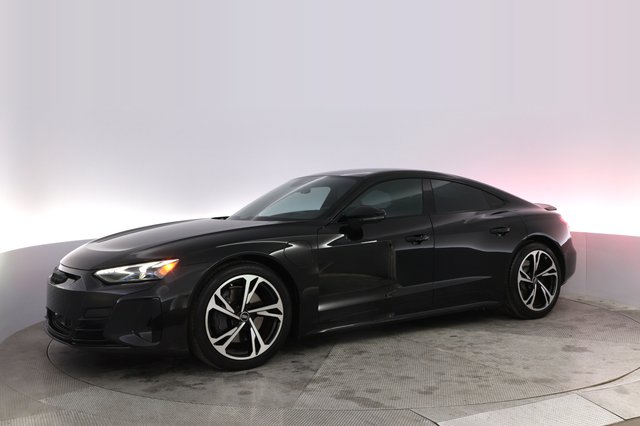 2022 Audi e-tron GT — photo 14 of 21
