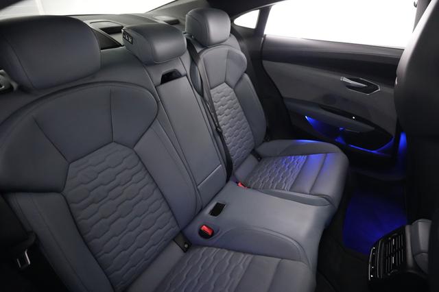 2022 Audi e-tron GT — photo 4 of 21