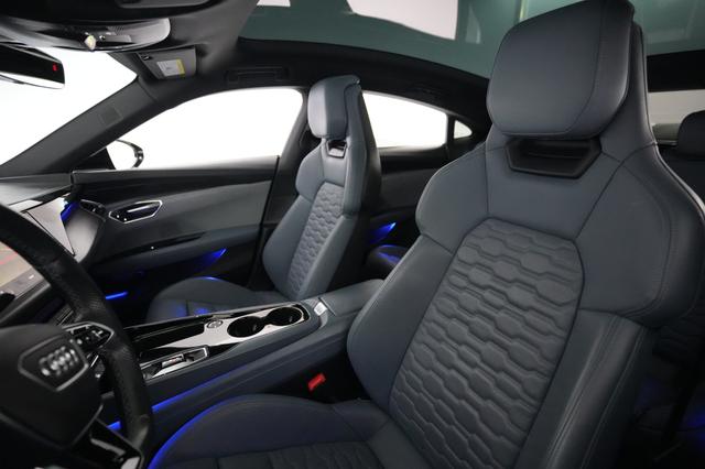 2022 Audi e-tron GT — photo 3 of 21