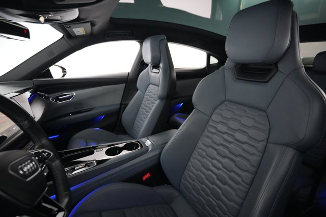 2022 Audi e-tron GT — photo 3 of 21