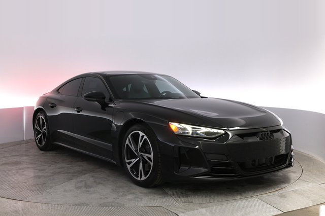 2022 Audi e-tron GT — photo 10 of 21