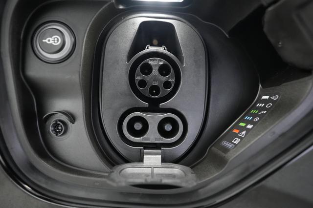 2022 Audi e-tron GT — photo 8 of 21