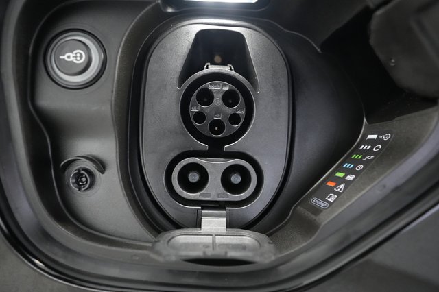 2022 Audi e-tron GT — photo 8 of 21