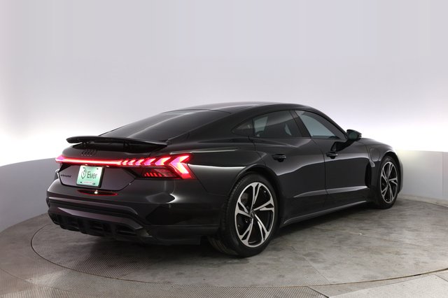 2022 Audi e-tron GT — photo 2 of 21