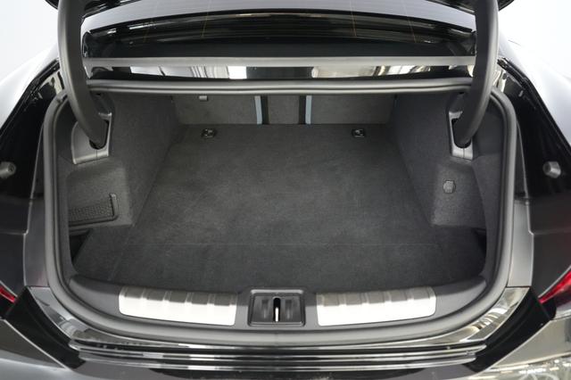 2022 Audi e-tron GT — photo 6 of 21