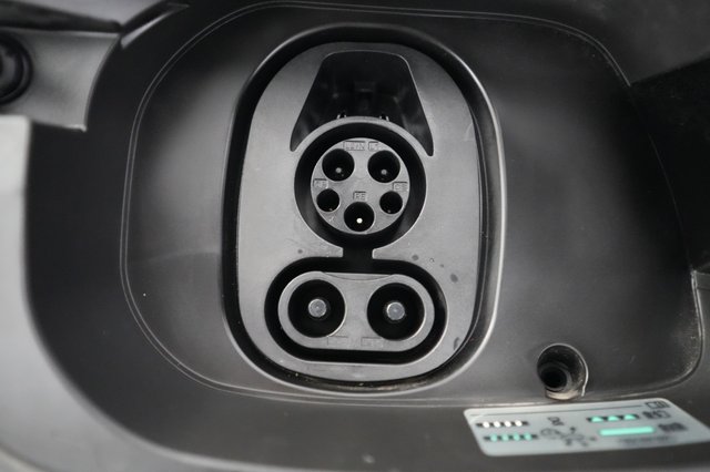 2023 Volkswagen ID.4 — photo 8 of 23