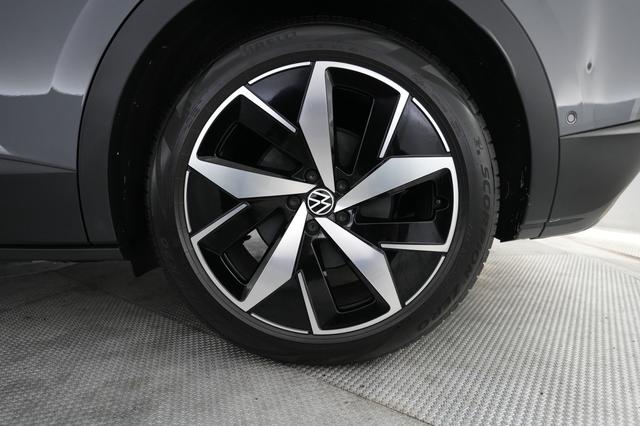 2023 Volkswagen ID.4 — photo 7 of 23