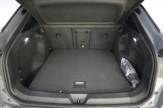 2023 Volkswagen ID.4 — photo 6 of 23