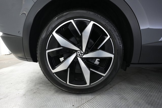 2023 Volkswagen ID.4 — photo 17 of 23