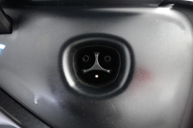 2024 Tesla Model Y — photo 8 of 28