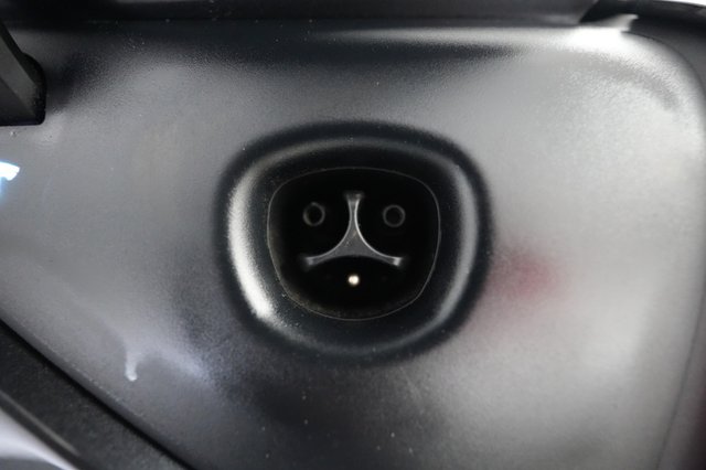 2024 Tesla Model Y — photo 8 of 28