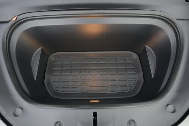 2024 Tesla Model Y — photo 25 of 28