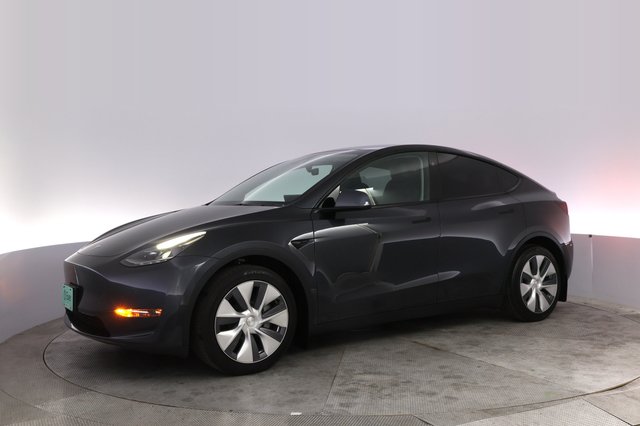 2024 Tesla Model Y — photo 14 of 28