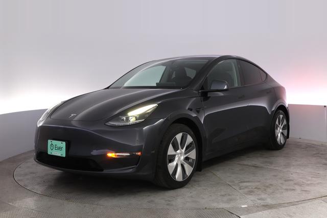 2024 Tesla Model Y — VIN 7SAYGAEE8RF049277