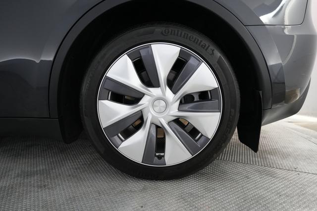2024 Tesla Model Y — photo 7 of 28