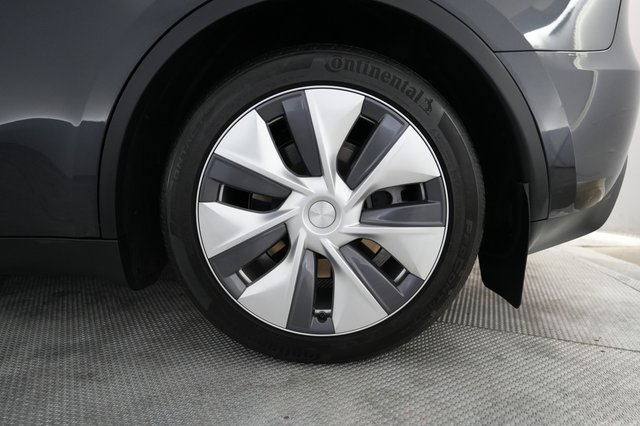 2024 Tesla Model Y — photo 7 of 28