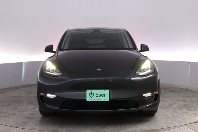 2024 Tesla Model Y — photo 9 of 28