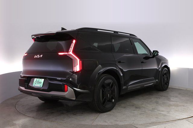 2024 Kia EV9 — photo 2 of 23