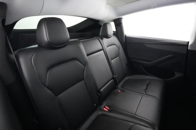 2026 Tesla Model Y — photo 4 of 22